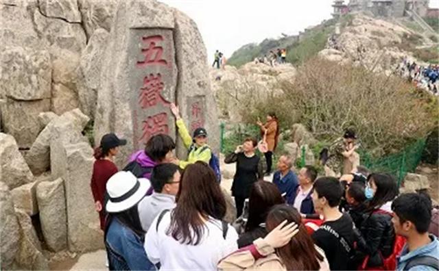 泰山上的“蟲二”二字，日本人苦心研究十年，卻被郭沫若一語道破