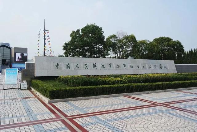 03航母冠名大戰(zhàn)一觸即發(fā)，網(wǎng)友們吵翻了，海軍命名規(guī)則了解一下"