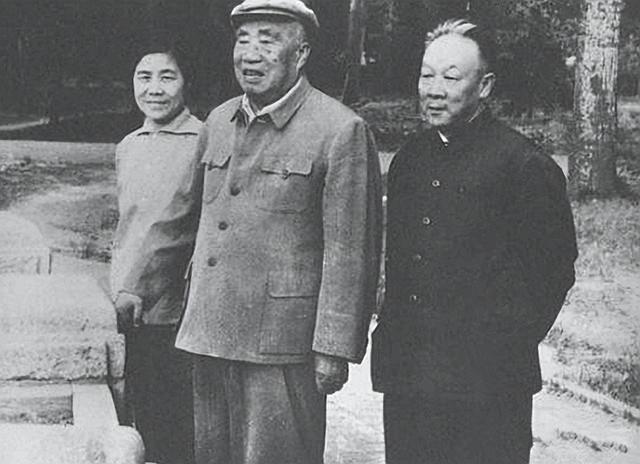 趙力平多次拒絕朱德兒子求愛(ài)，賀龍問(wèn)其原因，趙力平：他家官太大