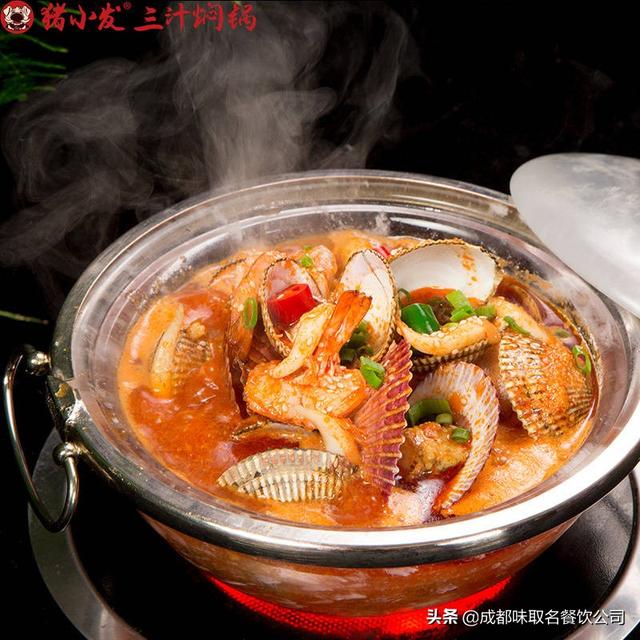 一碗熱氣騰騰的燜鍋，總是能夠帶給豬小發(fā)最溫暖的治愈