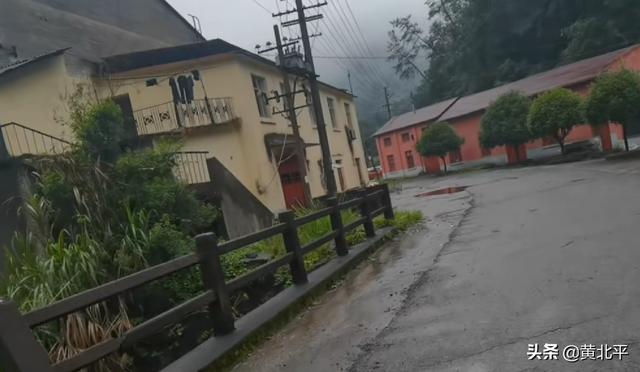 江西與湖南交界的大圍山上有廢棄兵工廠，曾有3萬人在這工作生活