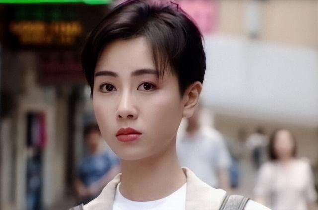 5位一眼萬年的短發(fā)美女，年輕時個個美到窒息，今有人網(wǎng)上求工作"