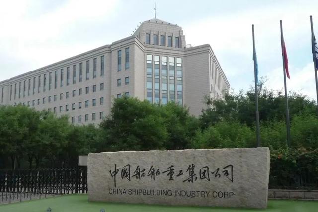 03航母冠名大戰(zhàn)一觸即發(fā)，網(wǎng)友們吵翻了，海軍命名規(guī)則了解一下"
