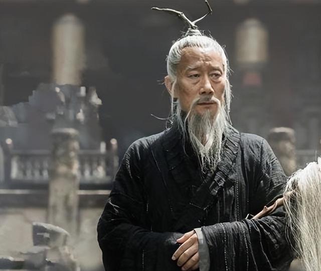 袁天罡給3人看相，預(yù)言他們必當(dāng)大官，3人走后袁天罡直嘆可惜