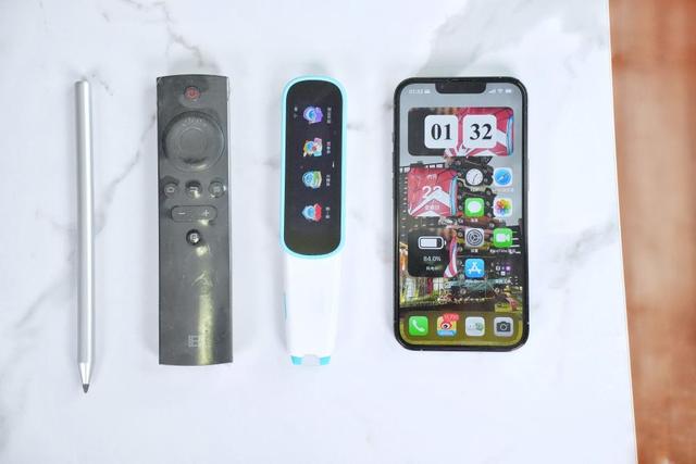 訊飛AI翻譯筆P20能掃也能教，低學齡學英語，這支筆就夠了
