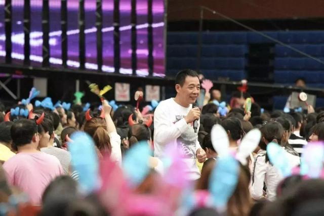 河南窮小子，逆襲成富豪，年入5000萬(wàn)，向汶川捐款1000萬(wàn)