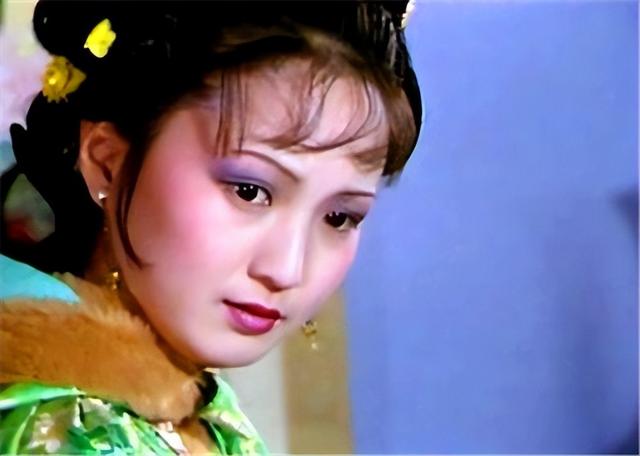 眼里不揉沙子的鳳姐和愛裝糊涂的平兒，誰更高明？