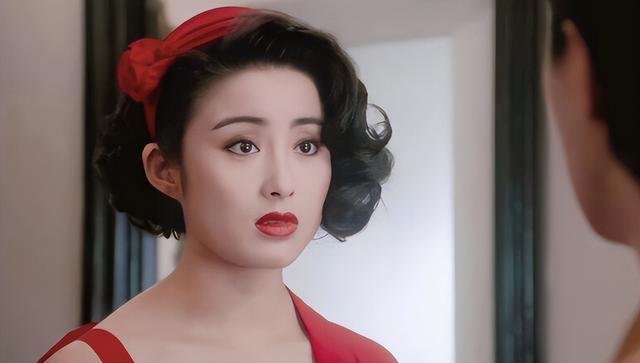 5位一眼萬年的短發(fā)美女，年輕時個個美到窒息，今有人網(wǎng)上求工作"