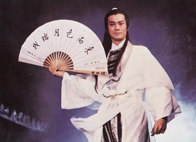 同樣是寫武俠小說，古龍取名飄逸，金庸筆下這14個名字，很有意思