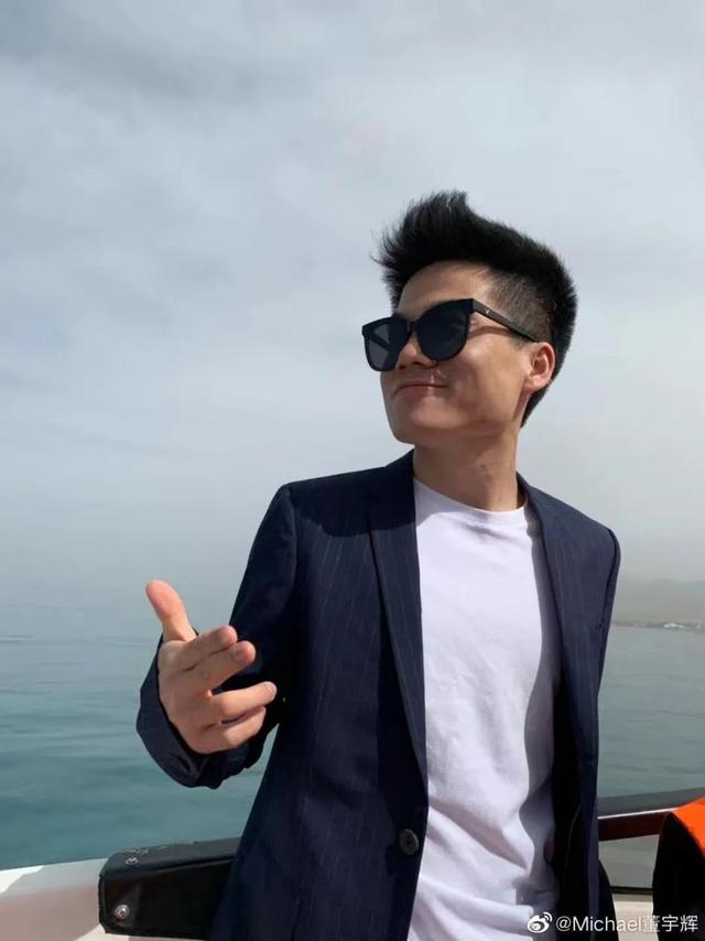 “深夜我迷上了董老師”：比劉畊宏更火的男人出現(xiàn)了，看了他的經(jīng)歷終于明白，人為什么要讀書