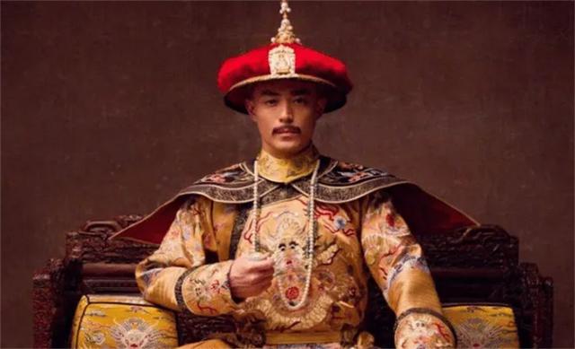 泰山上的“蟲二”二字，日本人苦心研究十年，卻被郭沫若一語道破