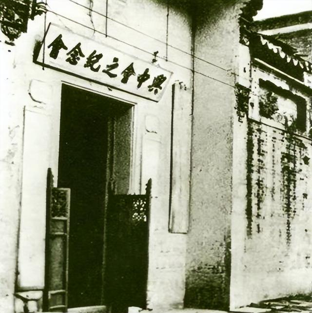 925年孫中山病危，堅持睡地上還念叨有冰更好，宋慶齡都不知原因"
