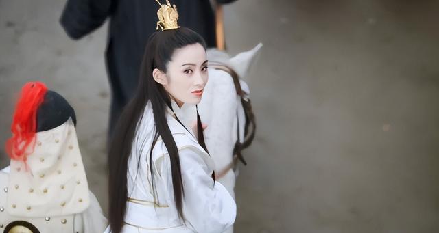 5位一眼萬年的短發(fā)美女，年輕時個個美到窒息，今有人網(wǎng)上求工作"