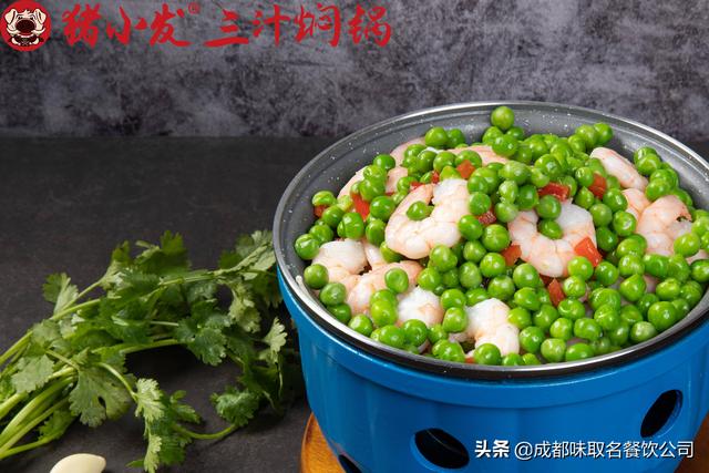 一碗熱氣騰騰的燜鍋，總是能夠帶給豬小發(fā)最溫暖的治愈