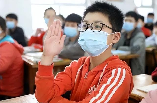 學(xué)生因名字復(fù)雜走紅，連名帶姓一共102筆，網(wǎng)友直呼家長(zhǎng)有才