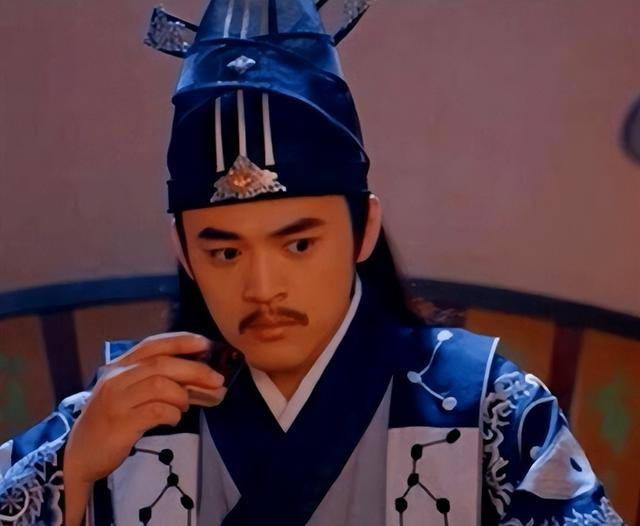 袁天罡給3人看相，預(yù)言他們必當(dāng)大官，3人走后袁天罡直嘆可惜