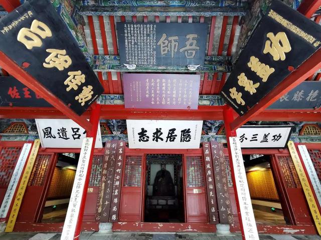 曰"宛"，曰"宛中，隆"，曰"隆中"，曰"南陽"，曰"躬耕于南陽"解密