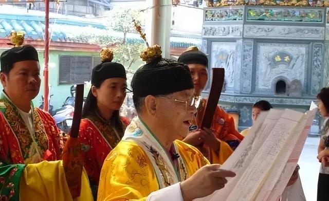 8年，陌生男子自稱63代天師兒子，拿出信物證明宣稱64代冒名頂替"