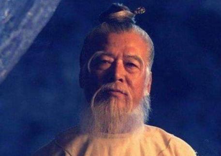 袁天罡給3人看相，預(yù)言他們必當(dāng)大官，3人走后袁天罡直嘆可惜
