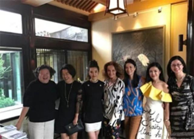 名門痞女洪晃：豪言女人要睡五個男人才夠本，如今已有四次婚姻