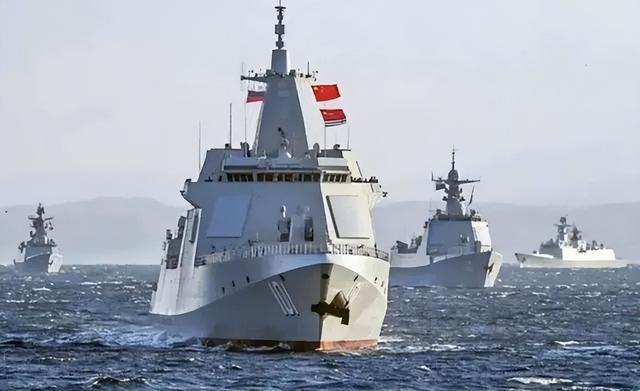 03航母冠名大戰(zhàn)一觸即發(fā)，網(wǎng)友們吵翻了，海軍命名規(guī)則了解一下"