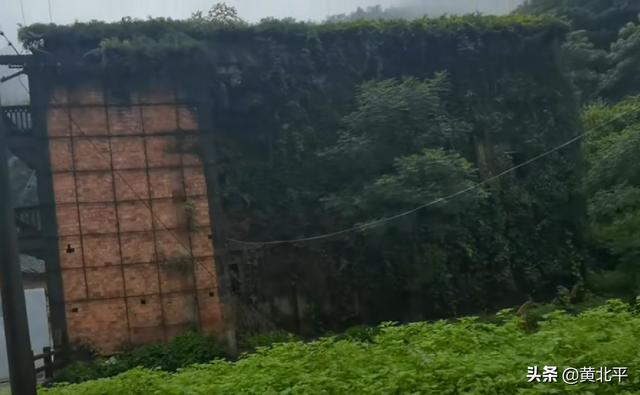江西與湖南交界的大圍山上有廢棄兵工廠，曾有3萬人在這工作生活