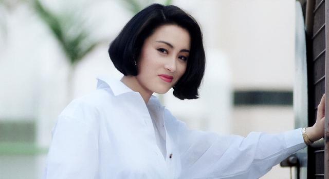 5位一眼萬年的短發(fā)美女，年輕時個個美到窒息，今有人網(wǎng)上求工作"