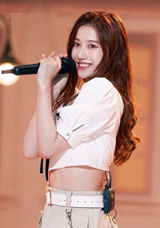 001年湖北武漢女演員胡嘉欣，清新甜美"