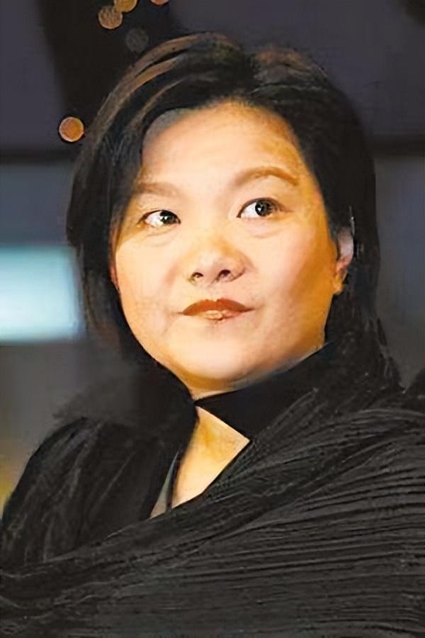 名門痞女洪晃：豪言女人要睡五個男人才夠本，如今已有四次婚姻