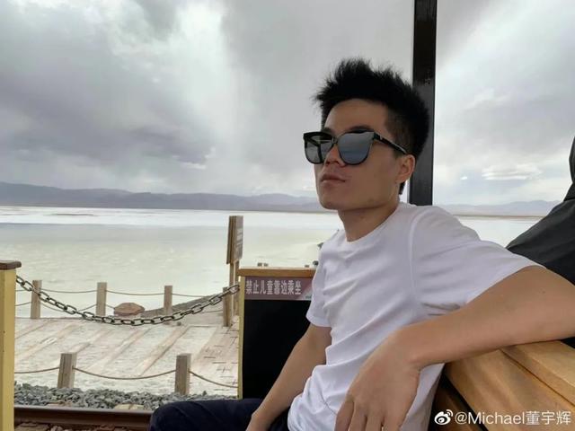 “深夜我迷上了董老師”：比劉畊宏更火的男人出現(xiàn)了，看了他的經(jīng)歷終于明白，人為什么要讀書