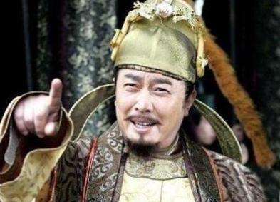 袁天罡給3人看相，預(yù)言他們必當(dāng)大官，3人走后袁天罡直嘆可惜