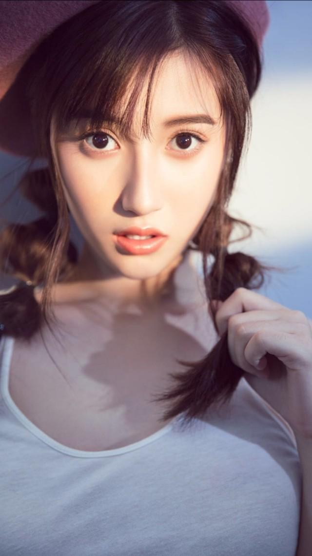 001年湖北武漢女演員胡嘉欣，清新甜美"