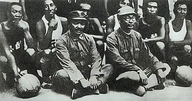 十大元帥之首朱老總，在授銜時編號卻是“004”，那么“001”是誰