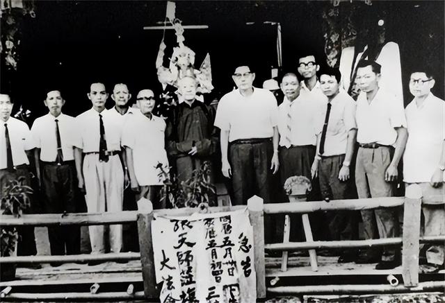 8年，陌生男子自稱63代天師兒子，拿出信物證明宣稱64代冒名頂替"