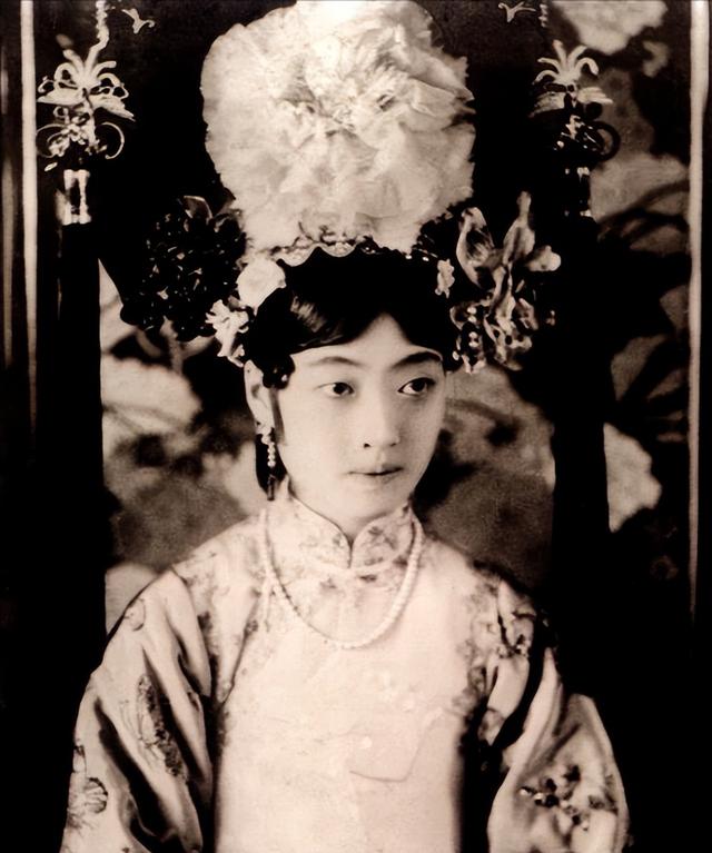小姑娘取名：溫婉。我寫了幾個(gè)名字，朋友立馬改名