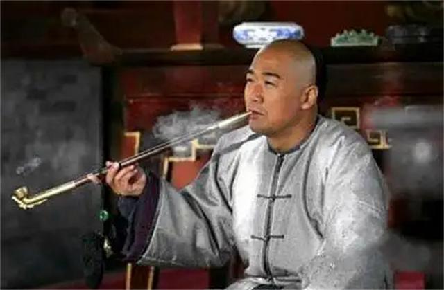 泰山上的“蟲二”二字，日本人苦心研究十年，卻被郭沫若一語道破