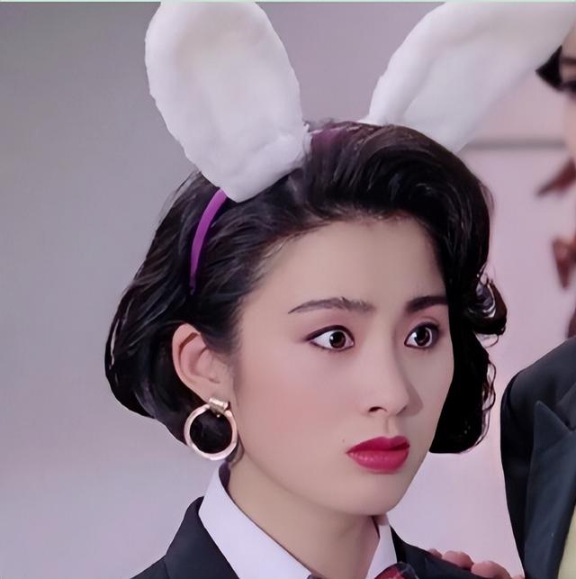 5位一眼萬年的短發(fā)美女，年輕時個個美到窒息，今有人網(wǎng)上求工作"