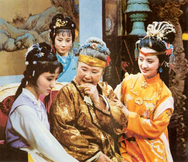 聯姻、做妾、童養(yǎng)媳！養(yǎng)女身份太尷尬，林黛玉險些成為秦可卿第二