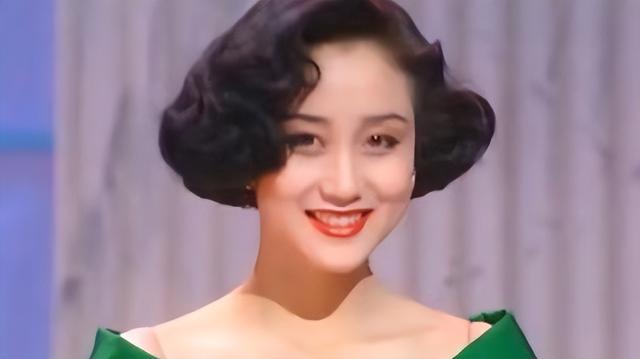 5位一眼萬年的短發(fā)美女，年輕時個個美到窒息，今有人網(wǎng)上求工作"