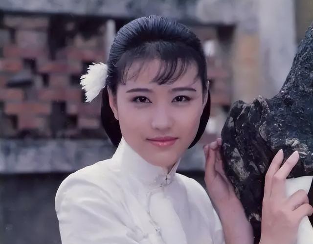 5位一眼萬年的短發(fā)美女，年輕時個個美到窒息，今有人網(wǎng)上求工作"