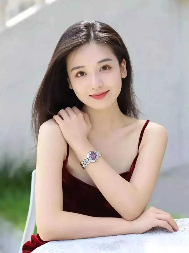 俏佳人：一枝紅艷露凝香，云雨巫山枉斷腸