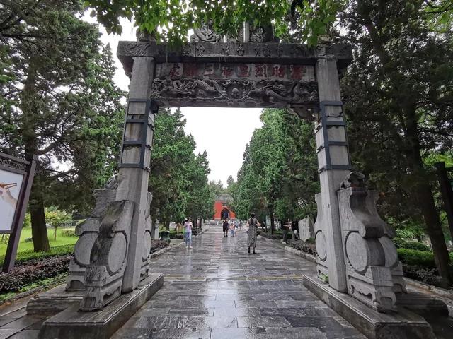 曰"宛"，曰"宛中，隆"，曰"隆中"，曰"南陽"，曰"躬耕于南陽"解密