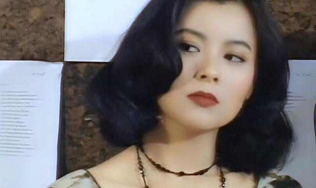 5位一眼萬年的短發(fā)美女，年輕時個個美到窒息，今有人網(wǎng)上求工作"