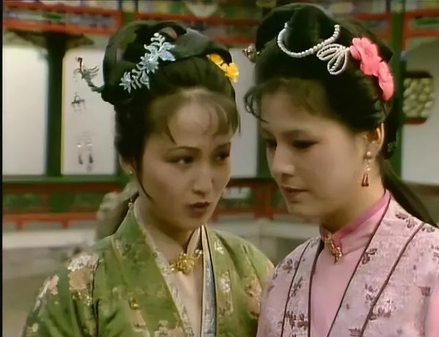 眼里不揉沙子的鳳姐和愛裝糊涂的平兒，誰更高明？