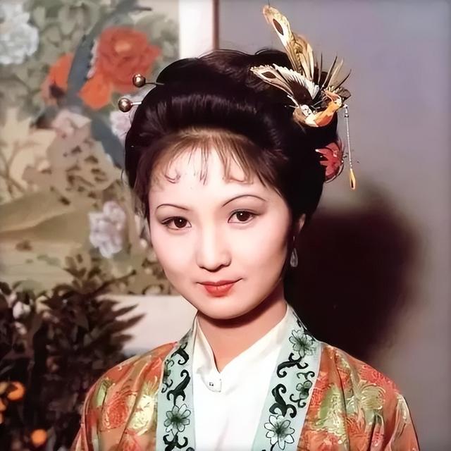 眼里不揉沙子的鳳姐和愛裝糊涂的平兒，誰更高明？