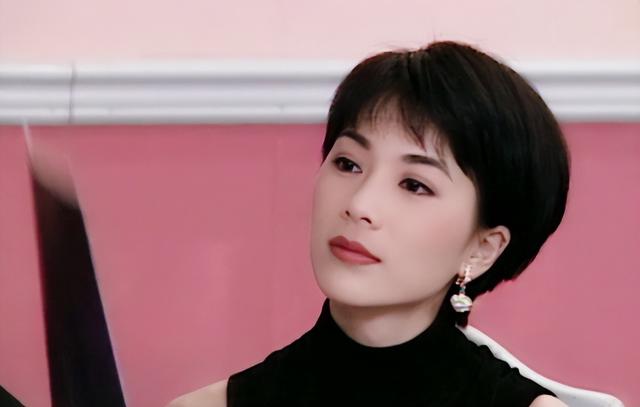 5位一眼萬年的短發(fā)美女，年輕時個個美到窒息，今有人網(wǎng)上求工作"