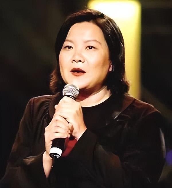名門痞女洪晃：豪言女人要睡五個男人才夠本，如今已有四次婚姻