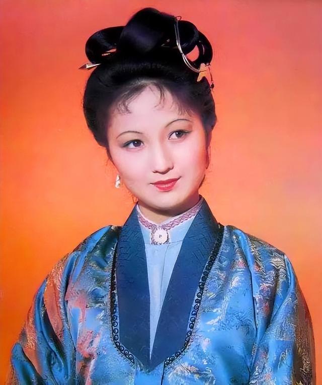眼里不揉沙子的鳳姐和愛裝糊涂的平兒，誰更高明？