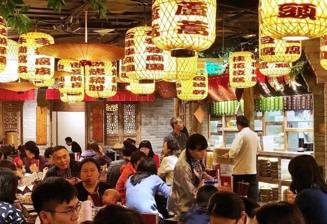 湖南老板開(kāi)湘菜館，利用“一個(gè)名字”，一年盈利200萬(wàn)，套路給你