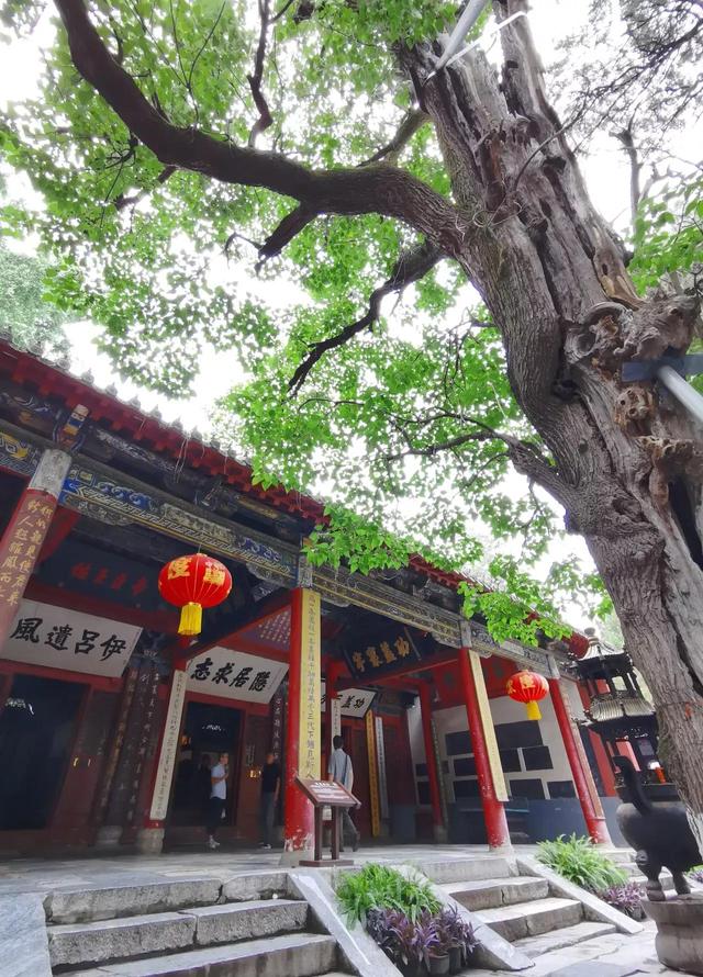 曰"宛"，曰"宛中，隆"，曰"隆中"，曰"南陽"，曰"躬耕于南陽"解密